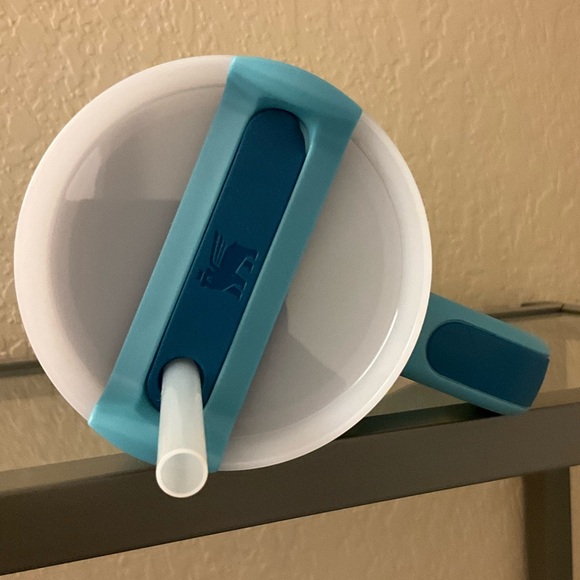 👀 PRICE DROP 👀 40oz Pool Color. 💥SOLD OUT - CLOSET CLOSING💥 - Picture 3 of 4